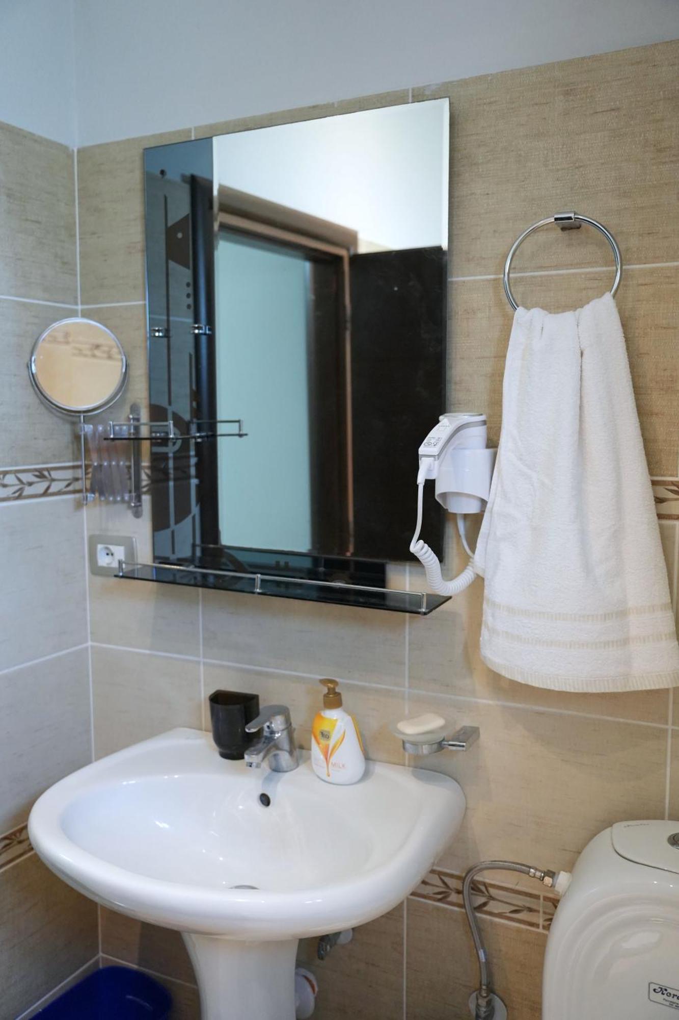 Apartament Duzgo Gjirokastër Esterno foto